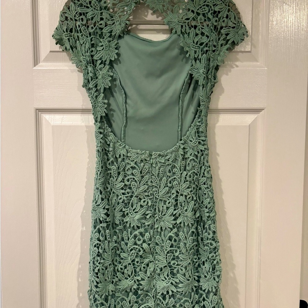 Elegant lulus backless Lace Dress in sage Green (S)